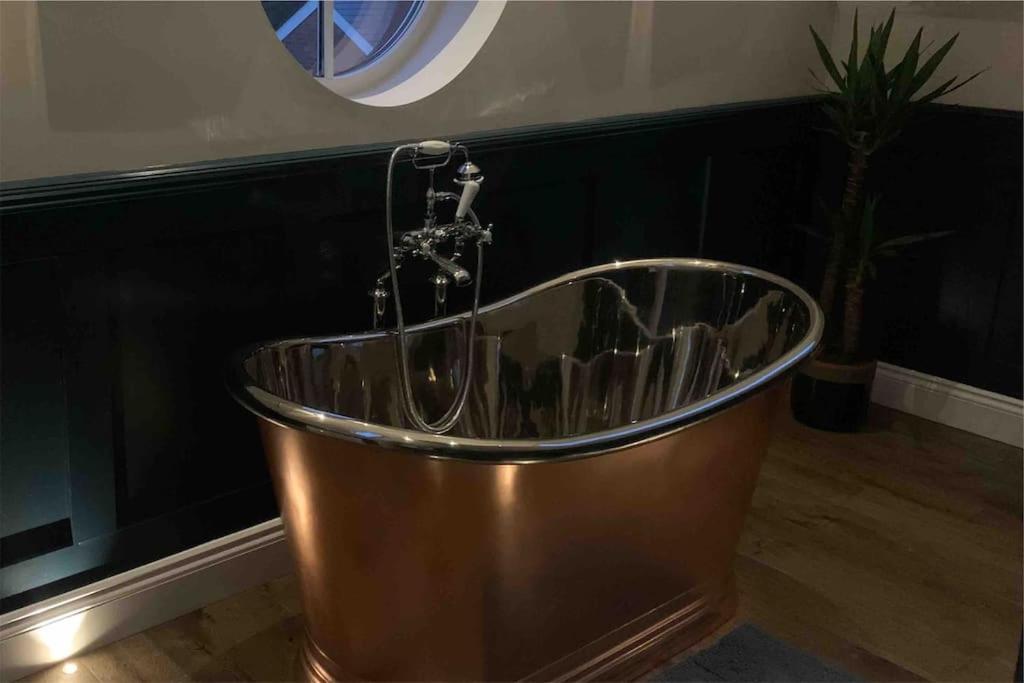 Вилла The Loft At The Croft - Stunning Rural Retreat Perfect For Couples & Dogs Leigh  Экстерьер фото